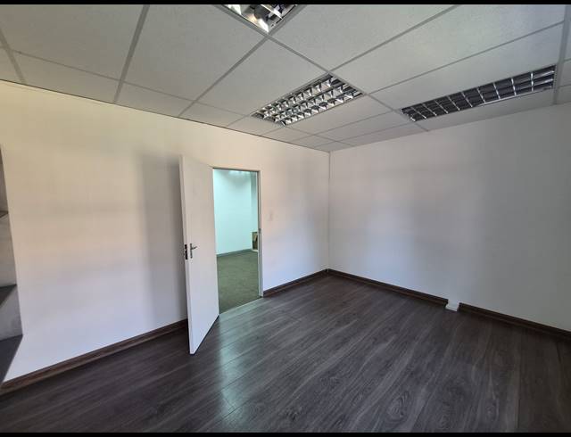 182M² OFFICE TO LET IN KRAMERVILLE
